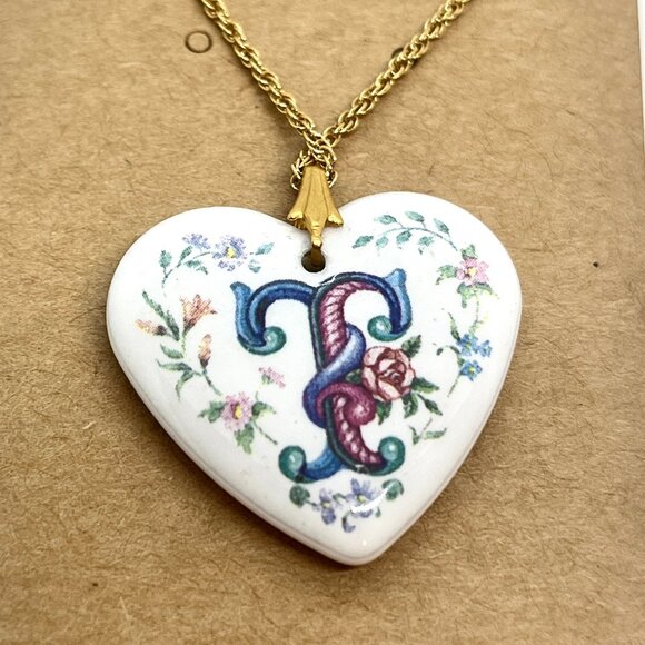 VINTAGE AVON FLORAL Monogram T Heart Pendant Necklace White Porcelain Gold Tone - Picture 14 of 14